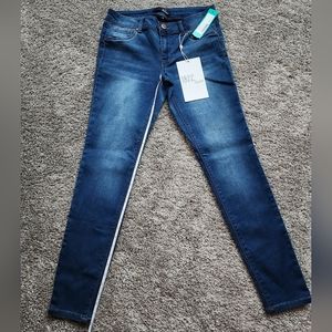 NWT - Wynter Low Rise Butter Skinny Jeans Indigo